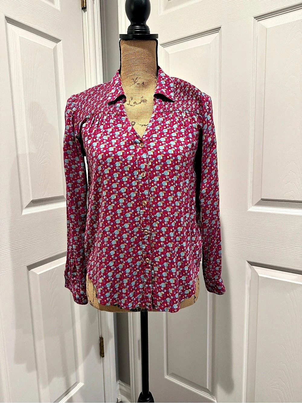 Maeve by Anthropologie Women Abstract Purple, Pink and Blue Button-Down Blouse